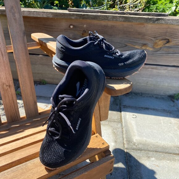 Brooks black running shoes 7.5 medium - Picture 3 of 4